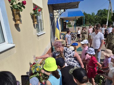 На Одещині відкрили меморіальну дошку загиблому військовому Олегу Чернію