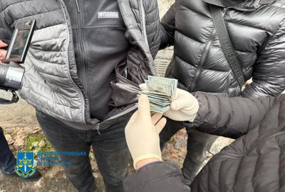 "Пообіцяв "допомогти" ухилитися від мобілізації". У Дніпрі судитимуть поліцейського за підозрою в одержанні хабаря "Пообіцяв "допомогти" ухилитися від мобілізації". У Дніпрі судитимуть поліцейського за підозрою в одержанні хабаря