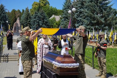 В Ужгороді попрощалися із загиблим захисником Едуардом Ного В Ужгороді попрощалися із загиблим захисником Едуардом Ного
