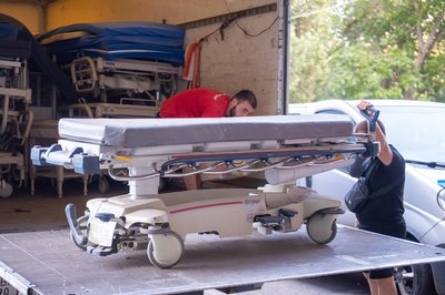 Французькі волонтери передали в Одесу медичне обладнання для реабілітації військових Французькі волонтери передали в Одесу медичне обладнання для реабілітації військових