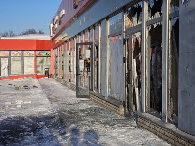 Пошкоджені павільйони на ринку в Харкові Пошкоджені павільйони на ринку в Харкові
