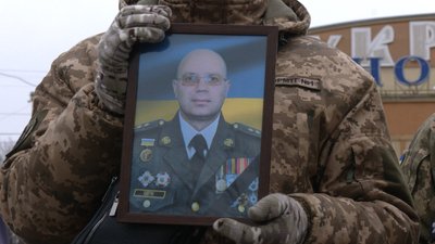 З військовими Романом Міськовим, Сергієм Ноготковим та Олексієм Ковтуном попрощалися у Рівному З військовими Романом Міськовим, Сергієм Ноготковим та Олексієм Ковтуном попрощалися у Рівному