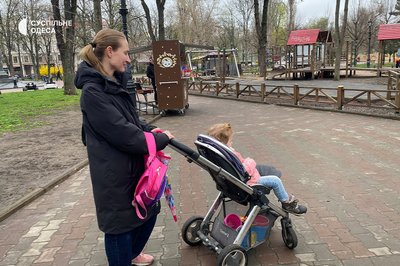 Демонтували дитячий майданчик на Соборній площі в Одесі Демонтували дитячий майданчик на Соборній площі в Одесі