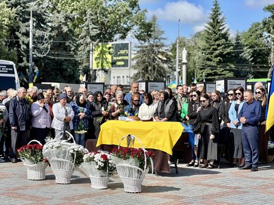 З військовими Андрієм Ничипорчуком та Артемом Тітковим попрощалися у Рівному З військовими Андрієм Ничипорчуком та Артемом Тітковим попрощалися у Рівному