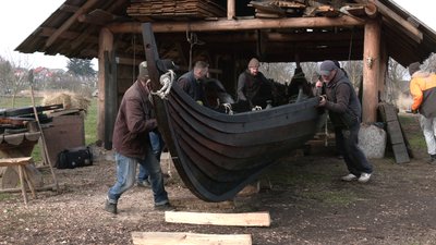 Дракар на воді: на Оствиці в Рівному відкрили шостий сезон прогулянок на човнах Дракар на воді: на Оствиці в Рівному відкрили шостий сезон прогулянок на човнах
