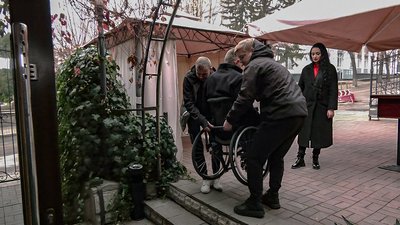 "Бруківкою самостійно – це нереально". Як інфраструктуру Кіровоградщини роблять доступною для людей з інвалідністю "Бруківкою самостійно – це нереально". Як інфраструктуру Кіровоградщини роблять доступною для людей з інвалідністю
