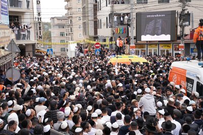 10 тисяч хасидів в Умані одночасно молилися 10 тисяч хасидів в Умані одночасно молилися