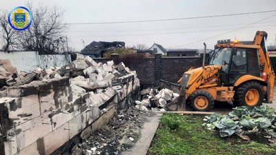 Японці допомагають утилізувати будівельні відходи після вторгнення на Київщині Японці допомагають утилізувати будівельні відходи після вторгнення на Київщині