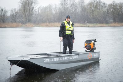 Столичні рятувальники тренувались долати наслідки повені. У КМДА назвали райони з ризиком підтоплень Столичні рятувальники тренувались долати наслідки повені. У КМДА назвали райони з ризиком підтоплень