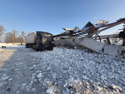 "Будемо зариватися в землю і виживати": як живе Шосткинська громада під час відключень світла через атаки РФ "Будемо зариватися в землю і виживати": як живе Шосткинська громада під час відключень світла через атаки РФ