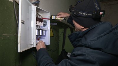 "Я бачив, що лечу": що розповів пасажир про аварійну зупинку ліфта у багатоповерхівці Рівного "Я бачив, що лечу": що розповів пасажир про аварійну зупинку ліфта у багатоповерхівці Рівного