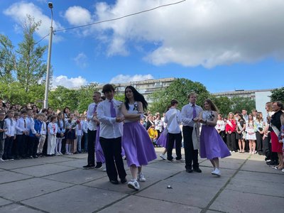 У київських школах пролунав останній дзвоник У київських школах пролунав останній дзвоник