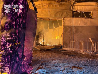 П'ятеро травмованих, пожежа на підприємстві та пошкоджені будинки: наслідки атак РФ на Одещину П'ятеро травмованих, пожежа на підприємстві та пошкоджені будинки: наслідки атак РФ на Одещину