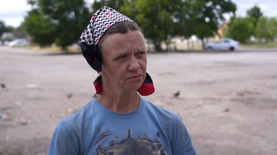 Сестра вигнала з квартири. У Дніпрі чоловік живе просто неба біля сміттєзвалища Сестра вигнала з квартири. У Дніпрі чоловік живе просто неба біля сміттєзвалища