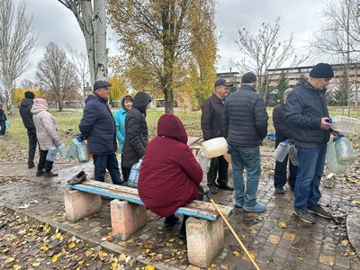 Третю добу без води: чому Павлоград опинився без централізованого водопостачання та як жителі виходять із ситуації Третю добу без води: чому Павлоград опинився без централізованого водопостачання та як жителі виходять із ситуації