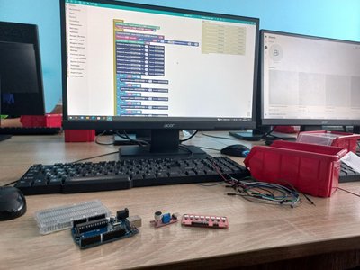 У Житомирі випустили курс робототехніки для дітей з будинків сімейного типу У Житомирі випустили курс робототехніки для дітей з будинків сімейного типу