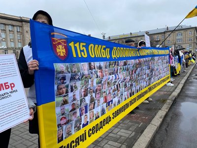 "У Черкасах відбулась акція "Не мовчи — полон вбиває" "У Черкасах відбулась акція "Не мовчи — полон вбиває"