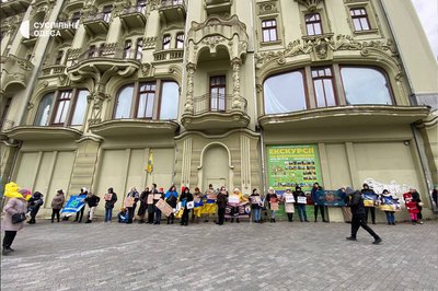 "Не мовчи! Полон вбиває!": в Одесі відбулась чергова акція на підтримку військовополонених "Не мовчи! Полон вбиває!": в Одесі відбулась чергова акція на підтримку військовополонених