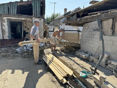 "Снаряд залетів у підвал й не розірвався". Херсонці розповіли про наслідки російських ударів "Снаряд залетів у підвал й не розірвався". Херсонці розповіли про наслідки російських ударів