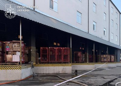 Є загиблий: у Києві стався вибух на поштовому терміналі Є загиблий: у Києві стався вибух на поштовому терміналі