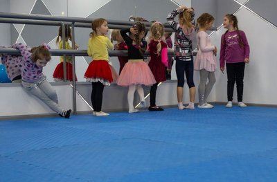 Як на прифронтовій Миколаївщині творять культуру попри блекаути та щоденні обстріли