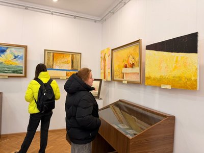 Відвідувачі, виставка, "Живопис на фронт" Відвідувачі, виставка, "Живопис на фронт"