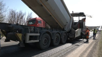 На Тернопільщині ремонтують дорогу, ремонт дороги, 14 квітня 2026 року На Тернопільщині ремонтують дорогу, ремонт дороги, 14 квітня 2026 року