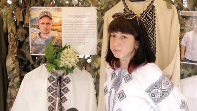 "Їх вдягали Герої": у Вінниці показали вишиванки полеглих оборонців "Їх вдягали Герої": у Вінниці показали вишиванки полеглих оборонців