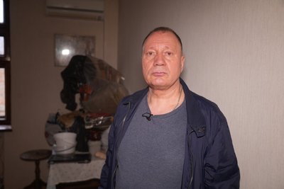 Дірки закривають плівкою. Чому в Дніпрі у пошкоджених через ракетну атаку будинках не можуть відремонтувати покрівлі Дірки закривають плівкою. Чому в Дніпрі у пошкоджених через ракетну атаку будинках не можуть відремонтувати покрівлі