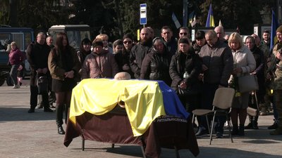 "Мріяв, що війна закінчиться": із військовим Юрієм Мельником попрощались у Рівному "Мріяв, що війна закінчиться": із військовим Юрієм Мельником попрощались у Рівному