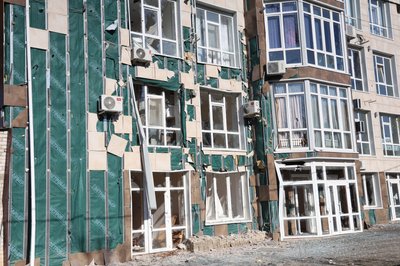 Артилерією – по будинках. Війська РФ вкотре обстріляли Центральний район Херсона Артилерією – по будинках. Війська РФ вкотре обстріляли Центральний район Херсона