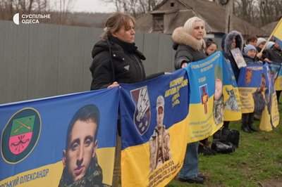 "Дуже тяжко без нього": родина з Одещини чекає вдома зниклого безвісти батька "Дуже тяжко без нього": родина з Одещини чекає вдома зниклого безвісти батька