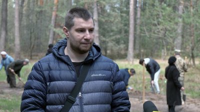 "Ліс Героїв": ветерани та рідні загиблих військових висадили алею дубів поблизу Луцька