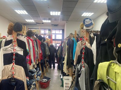 Безплатні речі для ВПО та тих, хто потребує: На Салтівці у Харкові працює гуманітарний хаб Безплатні речі для ВПО та тих, хто потребує: На Салтівці у Харкові працює гуманітарний хаб
