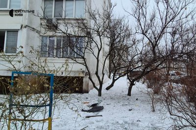 "Відбулись великим переляком": мешканці пошкоджених будинків у Дарницькому районі про російську атаку "Відбулись великим переляком": мешканці пошкоджених будинків у Дарницькому районі про російську атаку
