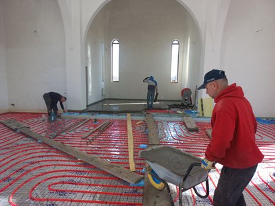 Будували приміщення за гроші парафіян, місцевих жителів і меценатів Будували приміщення за гроші парафіян, місцевих жителів і меценатів
