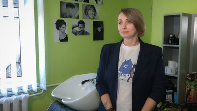 "Мінімум 10 відвідувачів щодня": як працює оновлена соціальна перукарня у Мені "Мінімум 10 відвідувачів щодня": як працює оновлена соціальна перукарня у Мені