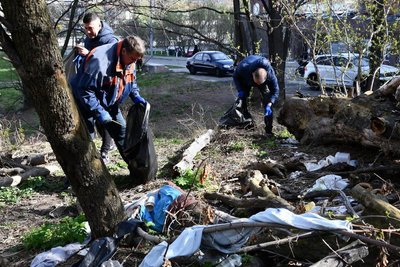 Весняна толока у Києві: за місяць прибрали близько 400 стихійних сміттєзвалищ Весняна толока у Києві: за місяць прибрали близько 400 стихійних сміттєзвалищ