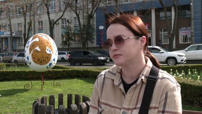 Писанковий сад встановили на центральному майдані Рівного