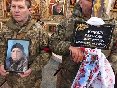 У Полтаві попрощалися із чотирма воїнами, які загинули під час захисту України У Полтаві попрощалися із чотирма воїнами, які загинули під час захисту України