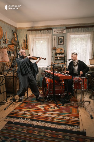 Галицько-донбаський гурт NAZVA на «Фабричній, 12» Галицько-донбаський гурт NAZVA на «Фабричній, 12»