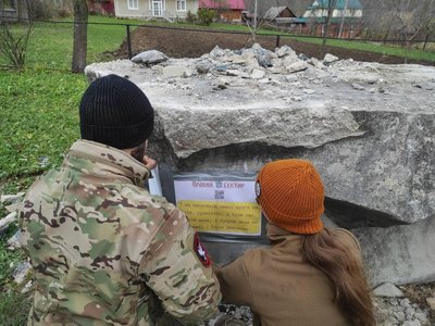 Не стало радянського солдата. У Текучій на Франківщині демонтували пам'ятник радянської доби