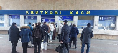 Через масштабну кібератаку на онлайн-системи Укрзалізниці упродовж вихідних хмельничани не могли придбати квитки на потяги онлайн, 24 березня 2025 року, Хмельниччина