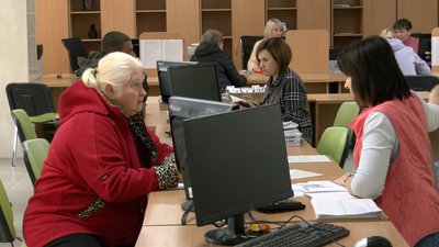 Платні транспорті картки для немісцевих пільговиків у Чернігові: чи законно це?