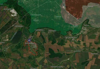Російські війська обстріляли 12 січня місто Миколаївку на Донеччині — пошкоджена будівля та автівки Російські війська обстріляли 12 січня місто Миколаївку на Донеччині — пошкоджена будівля та автівки