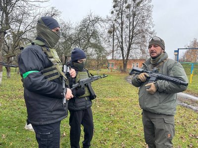 У селі Красівка Бердичівської громади провели вишкіл із тактики ведення бою У селі Красівка Бердичівської громади провели вишкіл із тактики ведення бою