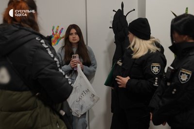 Двоє кошенят загинули: в Одесі вилучили тварин із котокафе після скандалу з "орендою" котів Двоє кошенят загинули: в Одесі вилучили тварин із котокафе після скандалу з "орендою" котів