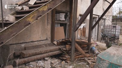 Поранені коні, зруйнована стайня: наслідки російської дронової атаки по Одесі Поранені коні, зруйнована стайня: наслідки російської дронової атаки по Одесі