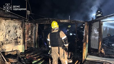 Уночі РФ атакувала промислове підприємство та гаражний кооператив на Одещині Уночі РФ атакувала промислове підприємство та гаражний кооператив на Одещині