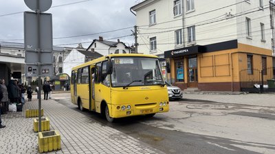 Автобус, маршрутка, Коломия, зупинка Автобус, маршрутка, Коломия, зупинка